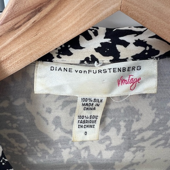 Diane Von Furstenberg DVF wrap top Vintage size 0 - Picture 3 of 4